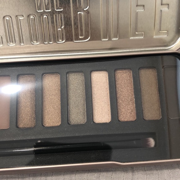 NEW UNUSED eyeshadow palette - Picture 4 of 4